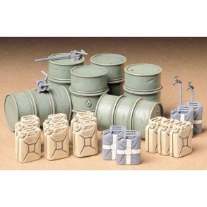 1/35 - German Fuel Drums